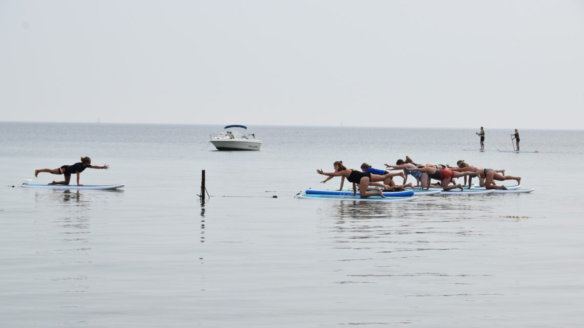 Stand up Paddle SUPYoga på vandet