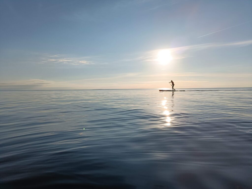 solnedgang paddleboard